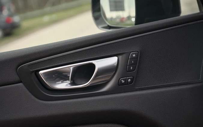 Volvo XC 60 cena 131800 przebieg: 133000, rok produkcji 2019 z Ustroń małe 596